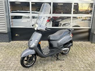 skadebil bromfiets Sym  Fiddle 2 2019/11