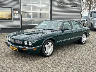 Vaurioauto  passenger cars Jaguar XJR 4.0 V8 Automaat 1998/7