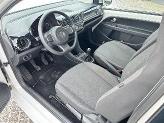 Volkswagen Up! 1.0 move up! Bluemotion picture 9