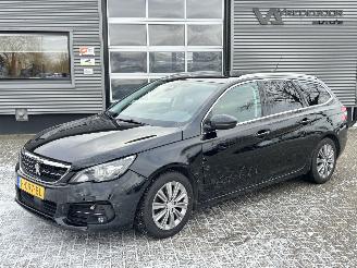 Voiture accidenté Peugeot 308 SW 1.2 PureTech Blue Lease Premium 2020/1