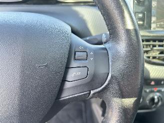 Peugeot 2008 1.2 PureTech Blue Lion picture 18