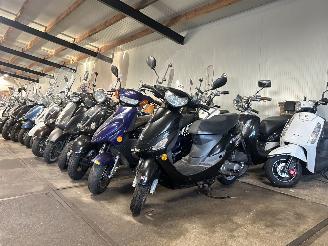 Overige  Partij 58 scooters picture 1