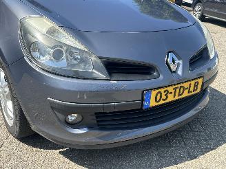 Renault Clio 1.6-16V Privilège picture 21