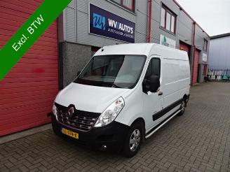 skadebil bedrijf Renault Master T35 2.3 dCi L2H2 airco omvormer standkachel 2015/2