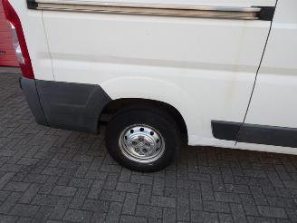 Peugeot Boxer 330 2.2 HDI L2H1 airco 3 zits picture 16