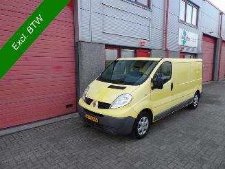 skadebil auto Renault Trafic 2.0 dCi T29 L2H1 airco 2014/5