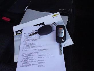 Renault Master T35 2.3 dCi 145 L3 Energy EURO VI bakwagen met laadklep picture 33