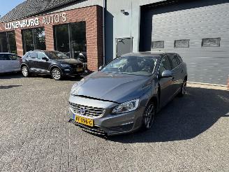 Auto incidentate Volvo V-60 1.5 T3 Momentum  AUTOMAAT Stationwagen 5-dr. 2016/1