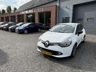 krockskadad bil auto Renault Clio 0.9 TCe ECO Night&Day Hatchback 5-dr. 2014/9