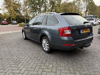 Unfallwagen Skoda Octavia 1.6 TDI Greentech PANORAMADAK  Ambition Business 2016/11