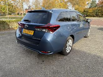 Toyota Auris 1.8 Hybrid Dynamic picture 3