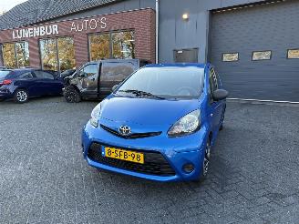 Voiture accidenté Toyota Aygo 1.0 VVT-i Now  AIRCO  Hatchback 5-dr. 2013/9