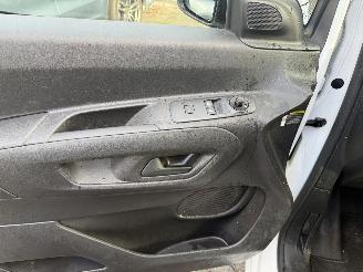 Peugeot Partner 1.2  BENZINE  PureTech Premium picture 20