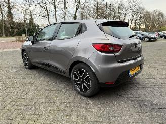 krockskadad bil auto Renault Clio 0.9 TCe Authentique  Hatchback 5-dr. 2013/12