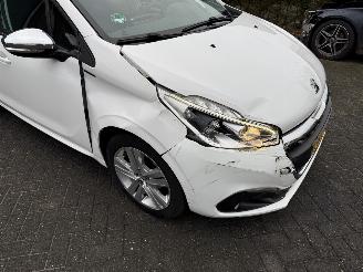 Peugeot 208 1.2 PureTech Signature NAVIGATIE picture 15