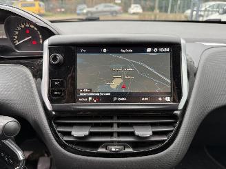 Peugeot 208 1.2 PureTech Signature NAVIGATIE picture 10