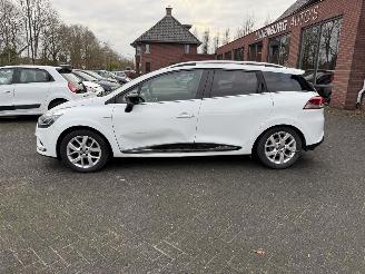 Renault Clio 0.9 TCe Limited  NAVIGATIE  Stationwagen 5-dr. picture 2
