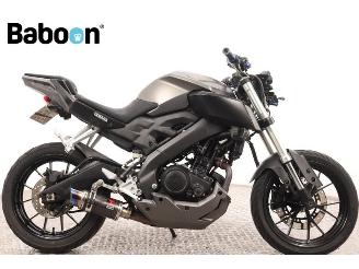 krockskadad bil motor Yamaha DL 1000 V-storm MT 125 ABS 2015/9