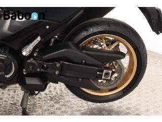 Yamaha  T-MAX 560 Tech Max ABS picture 19