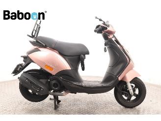 skadebil bromfiets Piaggio  Zip 45KM 2023/11
