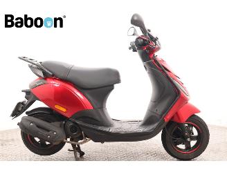skadebil bromfiets Piaggio  Zip 45KM 2020/4