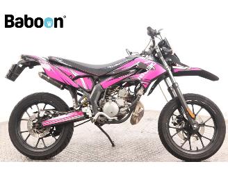 krockskadad bil bromfiets Derbi  Senda-SM DRD Xtreme 45KM 2017/1