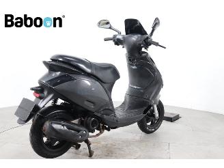 Piaggio  Zip 45KM picture 2
