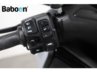 Yamaha XMAX 300 Tech MAX+ picture 17