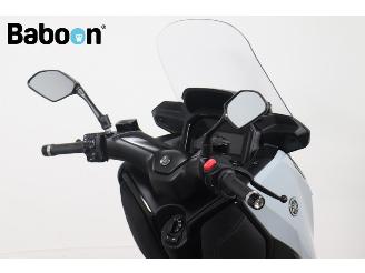 Yamaha XMAX 300 Tech MAX+ picture 14