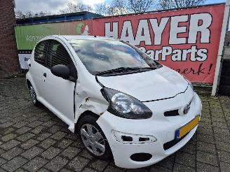 krockskadad bil auto Toyota Aygo 1.0 12v access 2011/3