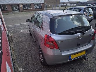 Toyota Yaris 1.3 vvti terra picture 4