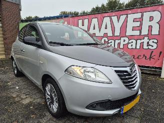 Voiture accidenté Lancia Ypsilon 0.9 TwinAIR Silver 2013/5
