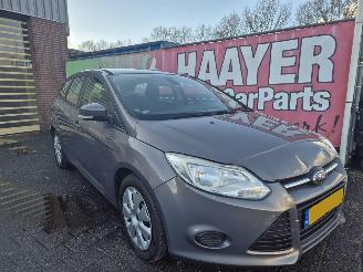 skadebil auto Ford Focus 1.6 tdci econetic lease trend 2013/4