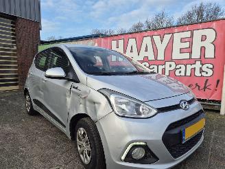 Vaurioauto  passenger cars Hyundai I-10 1.0i i-Motion Comfort Plus 2016/4