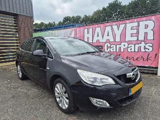 damaged passenger cars Opel Astra 1.4 cosmo sports tourer 2011/6