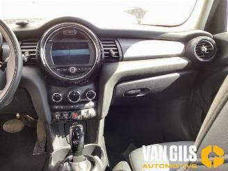 Mini Cooper Mini (F55), Hatchback 5-drs, 2013 1.5 12V Cooper picture 16