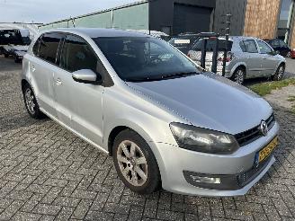 uszkodzony samochody osobowe Volkswagen Polo  2009/10