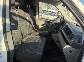 Volkswagen Transporter 2.0 TDI 81KW picture 12
