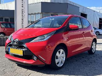 Voiture accidenté Toyota Aygo 1.0 VVT-i x-play 2015/11