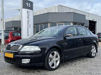 Vaurioauto  passenger cars Skoda Octavia 2.0 FSI Elegance 2006/1