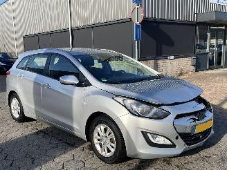 Vaurioauto  passenger cars Hyundai I-30 Wagon 1.4 2014/12