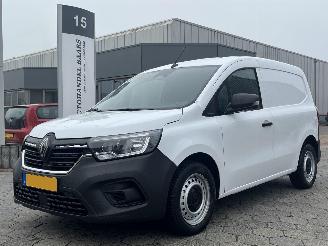 krockskadad bil motor Renault Kangoo 1.5 Blue dCi 75 start L1 2024/11