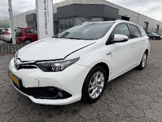 Damaged car Toyota Auris Touring Sports 1.8 Hybrid Dynamic Go 2017/9