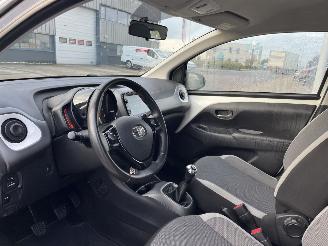Toyota Aygo 1.0 VVT-i x-play picture 14