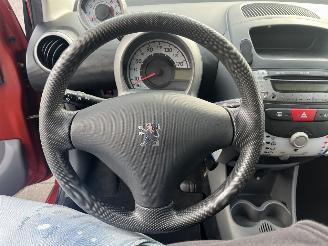 Peugeot 107 1.0-12V Urban Move picture 16