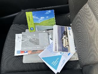 Peugeot 207 CC 1.6-16V T Sport picture 15