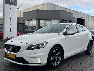 Vaurioauto  passenger cars Volvo V-40 2.0 D2 R-Design Business 2015/7