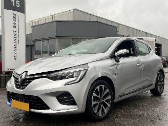 krockskadad bil auto Renault Clio 1.0 TCe Initiale Paris AUTOMAAT 2021/1