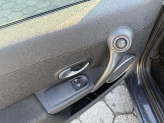 Renault Clio 1.4-16V Exception picture 9