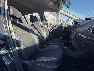 Renault Clio 1.4-16V Exception picture 15